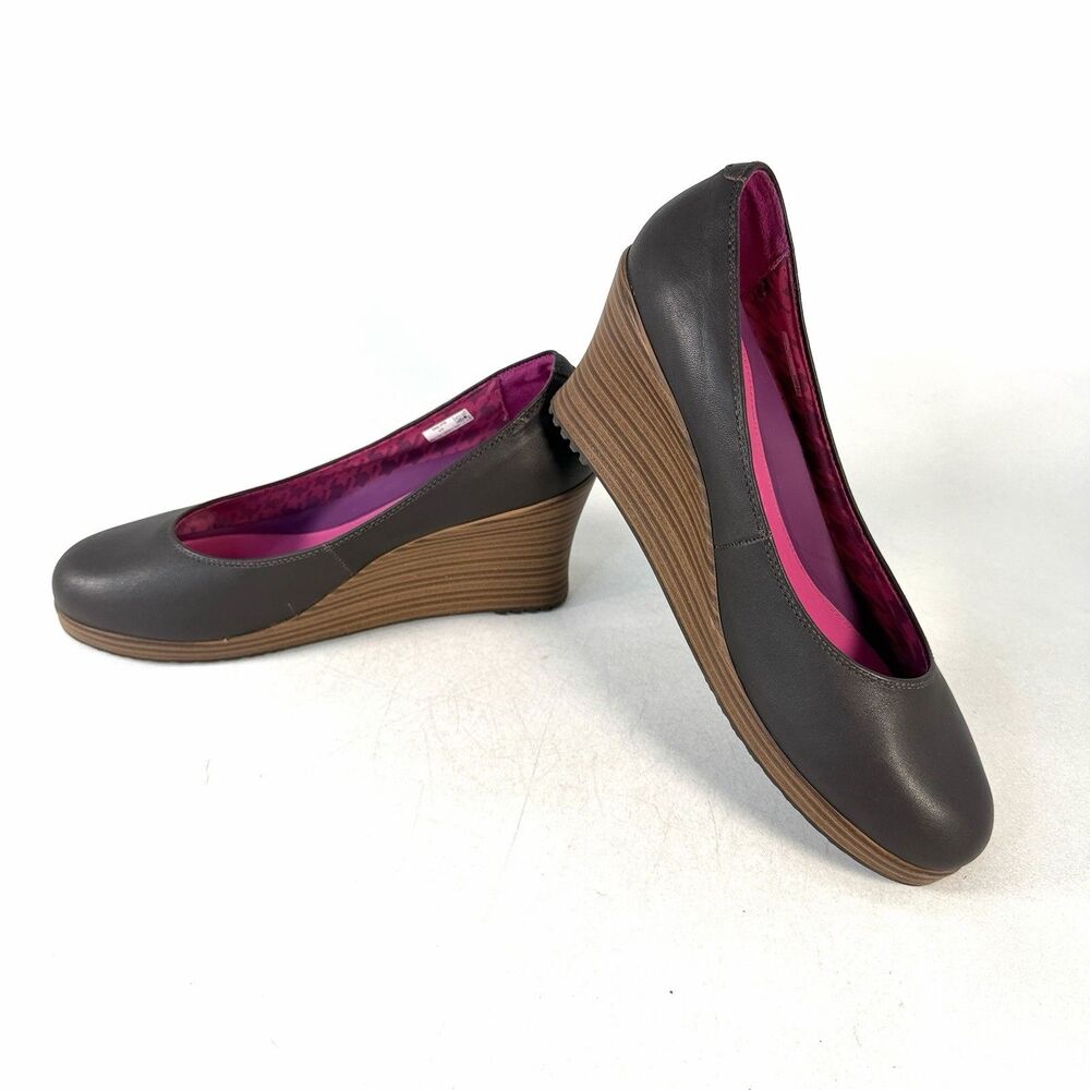 Crocs A-Leigh Closed Toe Leather Wood Wedge Pumps Women’s Size 10 Brown